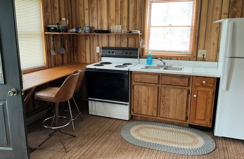 Mosherville Cabina | Rustic Log Cabin Woodland Retreat