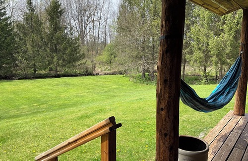 Mosherville Cabina | Rustic Log Cabin Woodland Retreat
