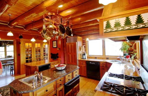 Blue Mounds Cabina | Rústico Lujo espera en este hermoso completa Log Lodge en 44 acres privada