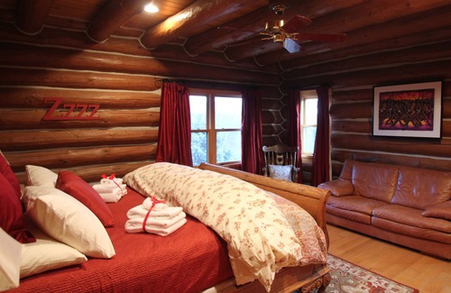 Blue Mounds Cabina | Rústico Lujo espera en este hermoso completa Log Lodge en 44 acres privada