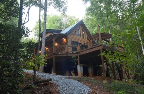 Dahlonega Cabina | Rustic Luxury Cabin in Wine Country Dahlonega