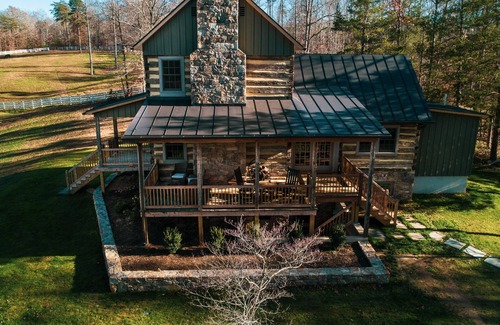 Cobham Cabina | Rustic Luxury Near Charlottesville & Wineries/Sauna - A Historic Cabin Retreat