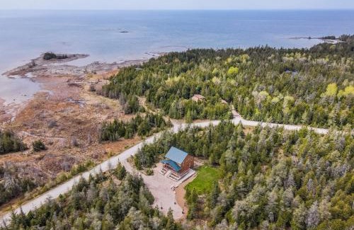 South Bruce Peninsula Casa | Rustic Luxury Saw N' Logzzz Cabin Getaway