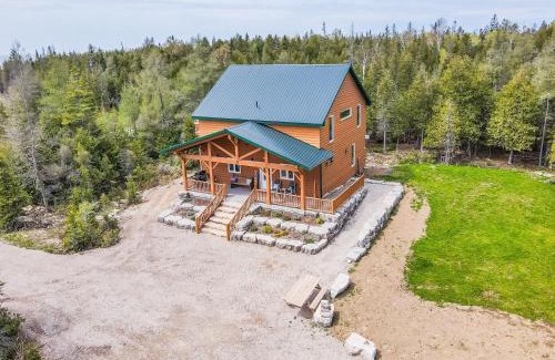 South Bruce Peninsula Casa | Rustic Luxury Saw N' Logzzz Cabin Getaway