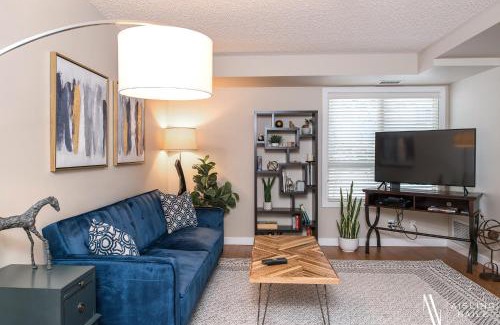 East Kootenay Apartamento | Rustic Modern 2 Bed 2 Bath with Lakeview Pool and Hot Tub