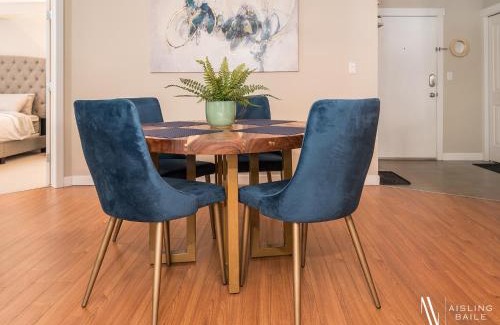East Kootenay Apartamento | Rustic Modern 2 Bed 2 Bath with Lakeview Pool and Hot Tub