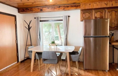 Fairbanks Cabina | Rustic Modern Cabin in Town+WiFi+Trails+Fire Pit