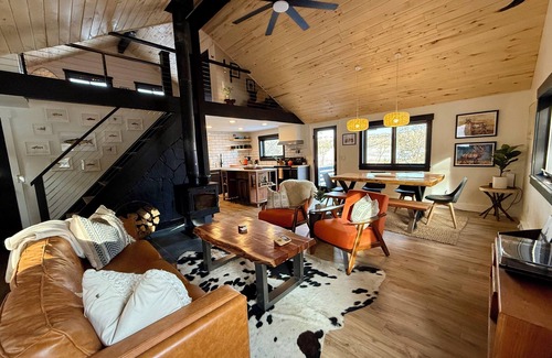 Fairplay Cabina | Rustic Modern Luxury Cabin with Private Cedar Hot Tub and Yoga Sun Hut