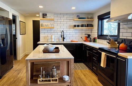 Fairplay Cabina | Rustic Modern Luxury Cabin with Private Cedar Hot Tub and Yoga Sun Hut