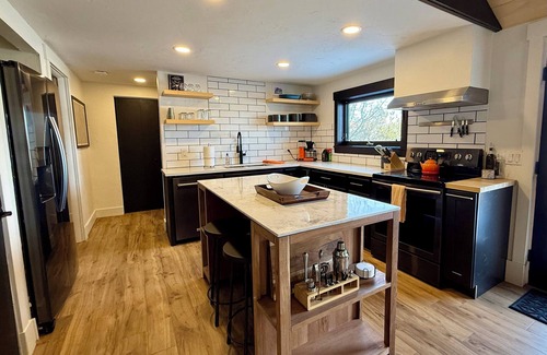 Fairplay Cabina | Rustic Modern Luxury Cabin with Private Cedar Hot Tub and Yoga Sun Hut