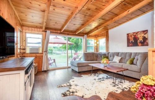 Milton-Freewater Otro | Rustic modern farmhouse. Enjoy the peace and privacy of Uribe farm.