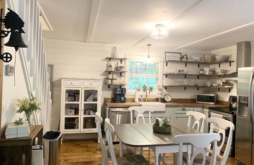 Sautee Nacoochee Cabina | Rustic Modern Farmhouse Cabin