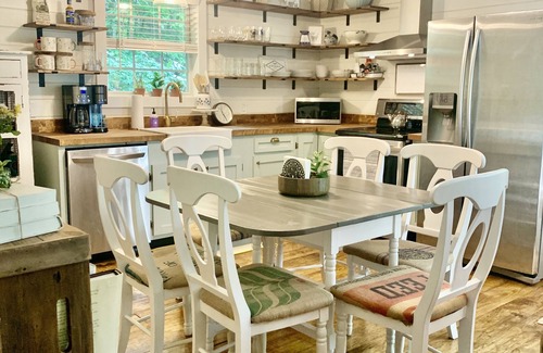 Sautee Nacoochee Cabina | Rustic Modern Farmhouse Cabin