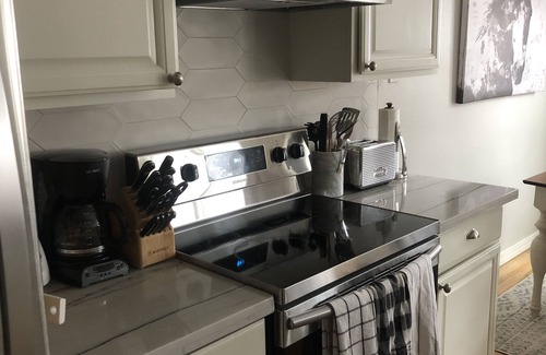Jackson Casa | Rustic modern w/ mountain views, creek, hiking, biking + 2 blocks to ski shuttle