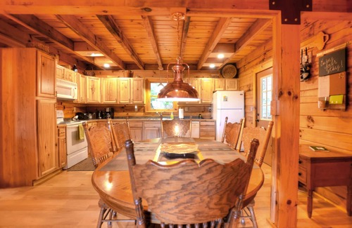Bryson City Cabina | Cabaña Rústica de Moonshiner's Hideaway cerca de Bryson City y NOC