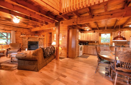 Bryson City Cabina | Cabaña Rústica de Moonshiner's Hideaway cerca de Bryson City y NOC