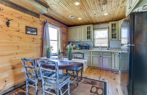 Mt Perry Cabina | Rustic Mount Perry Cabin Near Fishing Pond & Farm