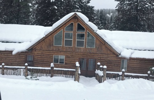 New Meadows Casa | Rustic Mountain Cabin