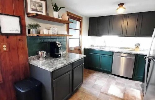 Whittier Cabina | Rustic Mountain Cabin with a modern twist!