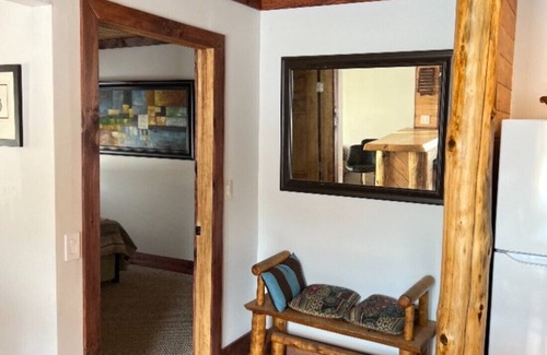Olmstedville Condominio | Rustic Mountain Condo Close to Gore Mountain