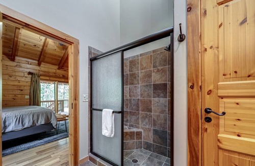 Great Cacapon Cabina | Rustic Mountain Escape w/ Hot Tub