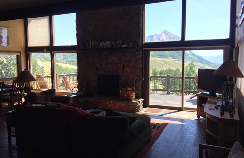 Crested Butte Casa | Rustic mountain home with stunning mountain views from the large deck!