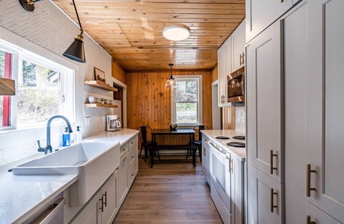 McCall Cabina | Rustic Mountain Retreat, Pet Friendly