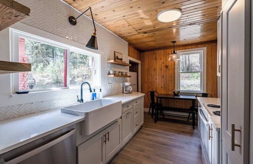 McCall Cabina | Rustic Mountain Retreat, Pet Friendly