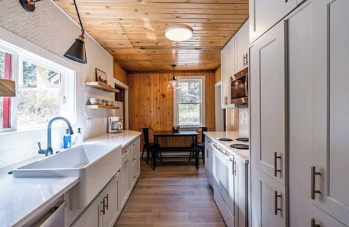 McCall Cabina | Rustic Mountain Retreat, Pet Friendly