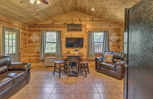 Mountain View Cabina | Rustic Mtn-View Cabin < 1 Mile to White River!
