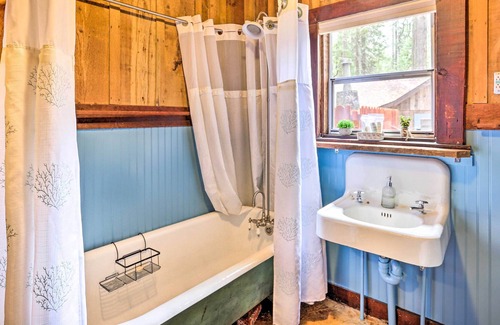 Sugar Pine Cabina | Rustic Oakhurst Cabin ~ 8 Mi to Yosemite NP!