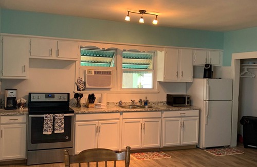 Norfolk Casa | Rustic Ocean View Beach House - BEST Location in Ocean View! 2 bed/1 bath House