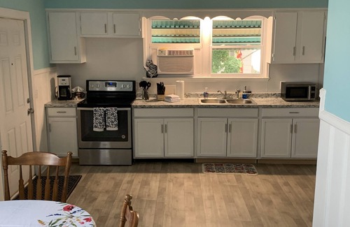 Norfolk Casa | Rustic Ocean View Beach House - BEST Location in Ocean View! 2 bed/1 bath House