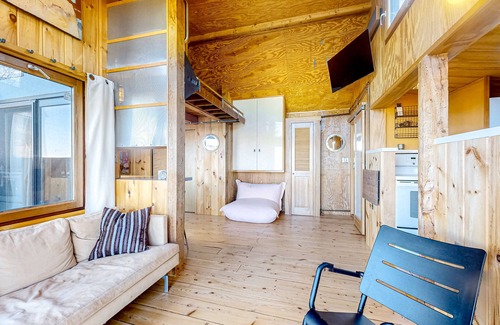 Rockport Casa | Rustic Oceanfront Studio on Rockport Harbor, Wifi, Loft