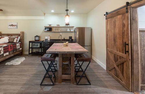 Franklin Cabina | Rustic, One Bedroom Cabin, Starlink Wi-Fi, Hot Tub, Firepit