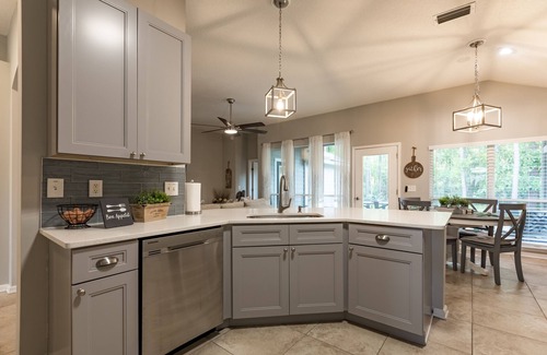 Fleming Island Casa | Rustic Owl w/ 2Kings In Fleming Island