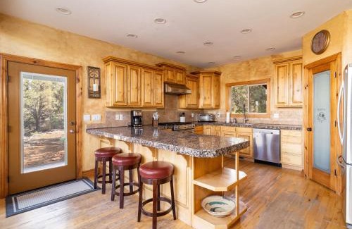 Zion National Park East Entrance Casa | Rustic Pine- Secluded Mountain Retreat Near Zion National Park