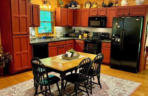 Morganton Cabina | Rustic Pines-cozy & charming