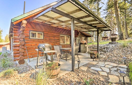 Post Falls Casa | Rustic Post Falls Cabin Family Friendly!