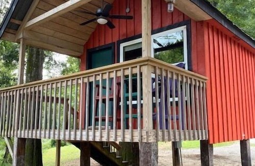 Juliette Cabina | Rustic Red Retreat