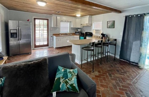 Gulf Park Estates Alquiler De Eote | Rustic Relaxation- A Fisherman’s Dream