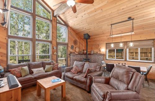 Truckee Casa | Rustic Retreat by Tahoe Getaways - 4BR Tahoe Donner Contemporary Cabin w Forest Views, Pet-Friendly & HOA Amenities