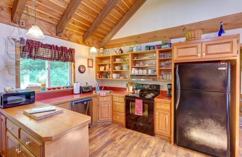 Denver Cabina | Rustic Retreat | Hike, Explore Charming Towns & Unwind