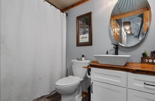 Mayfield Cabina | Rustic Retreat in Kingsley