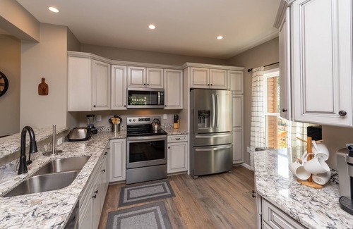 McHenry Casa | Rustic Retreat: Lake Area, Ski Area, Fireplace, Hot Tub, A/C!