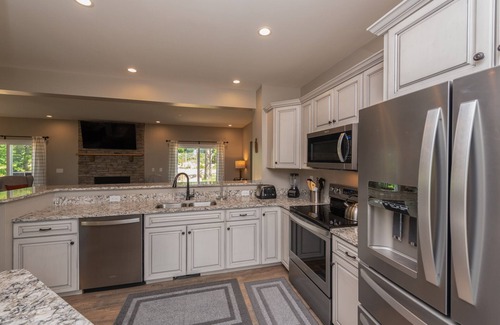 McHenry Casa | Rustic Retreat: Lake Area, Ski Area, Fireplace, Hot Tub, A/C!
