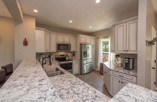 McHenry Casa | Rustic Retreat: Lake Area, Ski Area, Fireplace, Hot Tub, A/C!