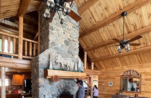 Perham Cabina | Rustic Retreat Lodge LLC