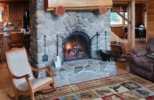 Perham Cabina | Rustic Retreat Lodge LLC