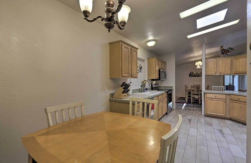 Moab South Valley Apartamento | 'rustic Retreat' Moab Townhome w/ Grill & Fire Pit